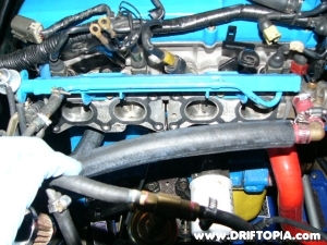 Another image showing the CA18DET motor with the upper intake manifold removed.