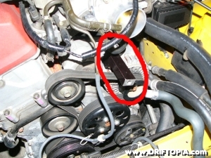 jpg image showing the alternator mounting bracket installed on the comptech s2000.