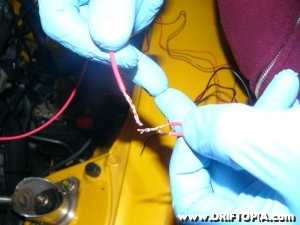 Jpg image showing the soldering of the 12v power source on the honda s2000