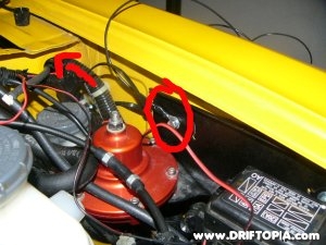 Image showing the grounding wire for the boost gauge on the Honda S2000