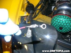 Jpg image showing the power wire for the Faze Boost gauge on the Honda S2000