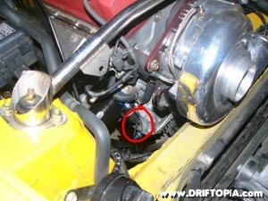 Jpg image of the oil pressure sending unit wire on the Honda S2000.