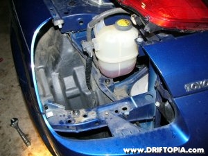 Jpg image showing the intake pipes removed from the mr2 spyder