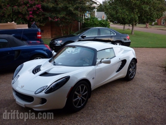 The Elise parked in its new drivway sporting a fresh wax with the hardtop on.