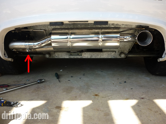 Tighten the exhaust clamp after mounting the muffler via the exhaust hangers.