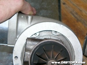 Image showing the retaining clup on the compressor side of the SR20DET trubo.